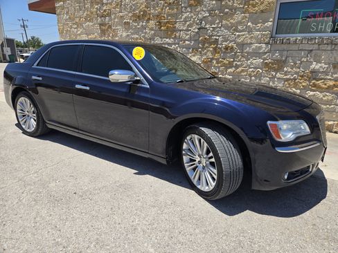 Used 2011 Chrysler 300 C w/ Safetytec Group RWD image 19