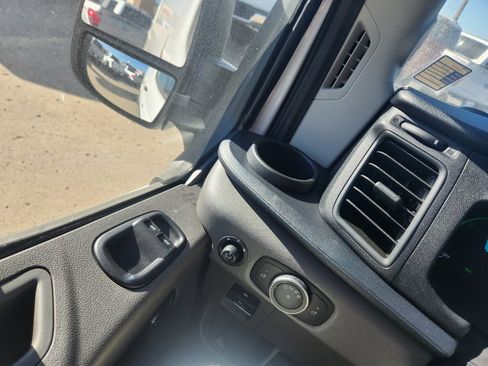 Used 2023 Ford E-Transit Medium Roof image 26