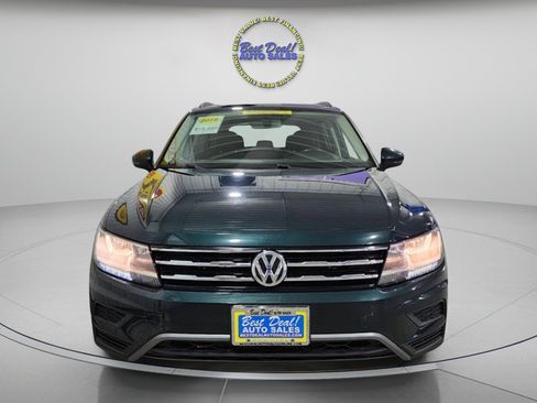 Used 2019 Volkswagen Tiguan SE w/ Panoramic Sunroof Package image 2