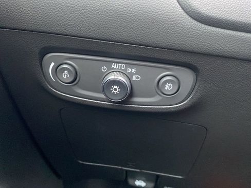 Used 2022 Buick Encore GX Essence w/ Experience Buick Package AWD/4WD image 32
