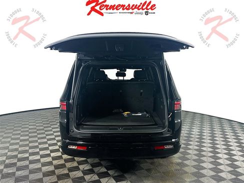 New 2025 Jeep Wagoneer L Series II image 16