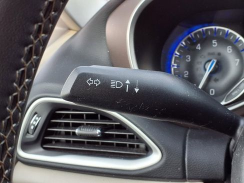 Used 2023 Chrysler Voyager LX image 18