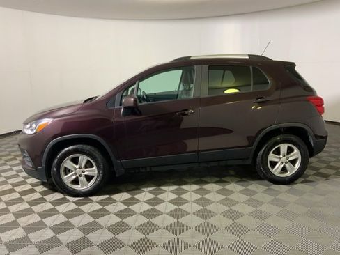 Used 2022 Chevrolet Trax LT w/ LT Convenience Package image 5