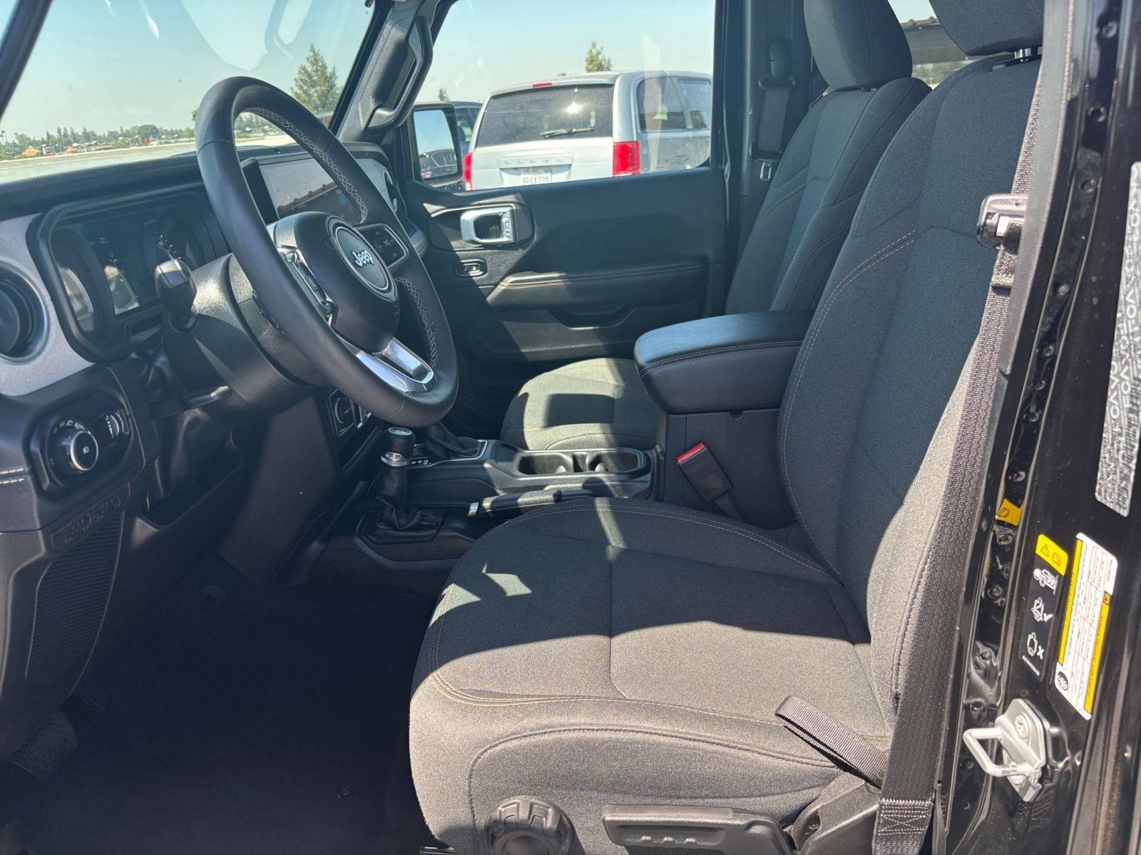 Used 2025 Jeep Wrangler Unlimited Sahara AWD/4WD image 26