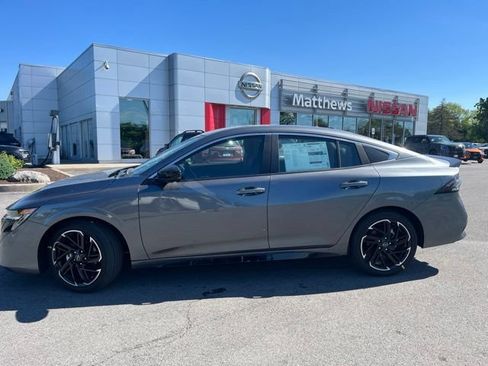 New 2026 Nissan Sentra SR w/ Floor Mat Package FWD image 2
