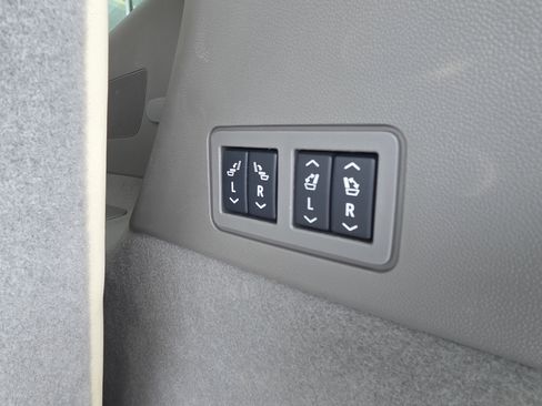 Certified 2025 Cadillac XT6 Premium Luxury image 40