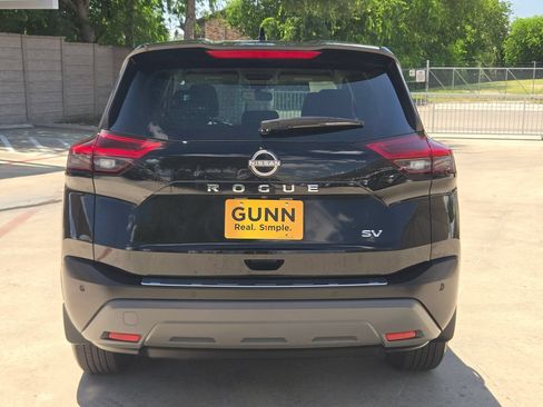 Used 2023 Nissan Rogue SV FWD image 6