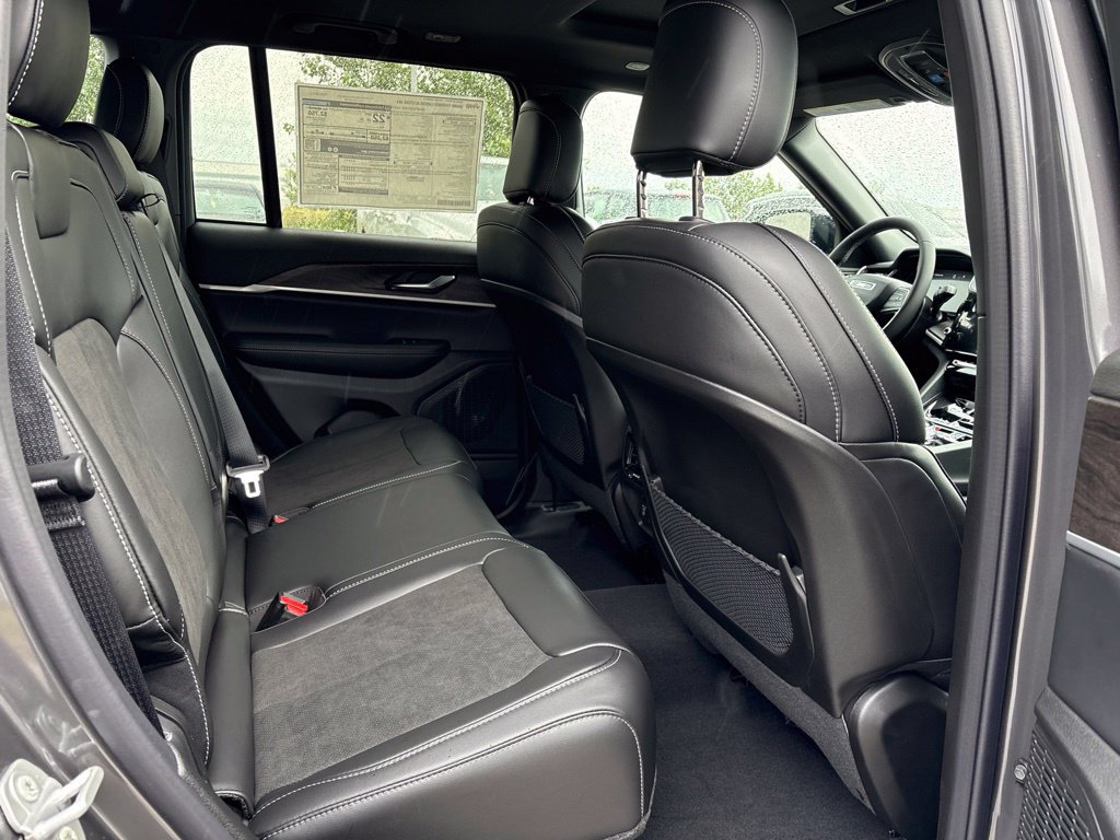 New 2026 Jeep Grand Cherokee Altitude AWD/4WD image 21