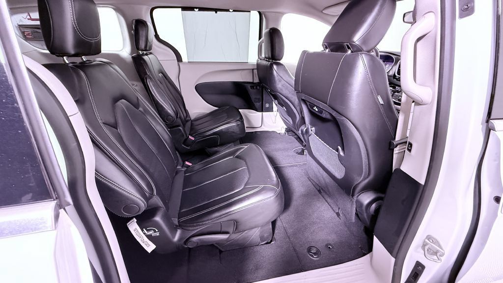 Used 2023 Chrysler Pacifica Touring-L FWD image 22