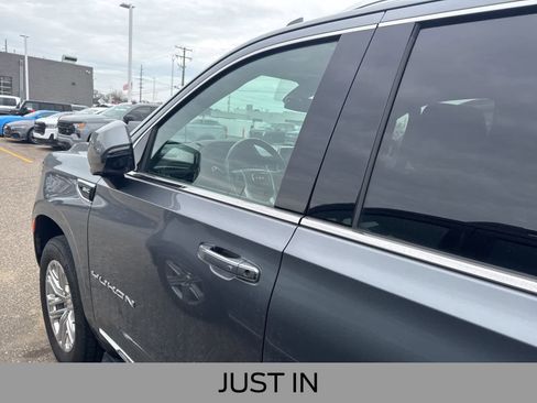 Used 2021 GMC Yukon SLT w/ SLT Premium Package image 17