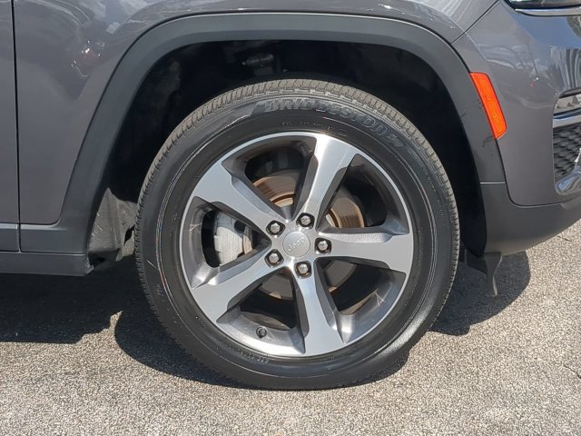 Certified 2023 Jeep Grand Cherokee Limited w/ Trailer Tow Prep Group (B) AWD/4WD image 11