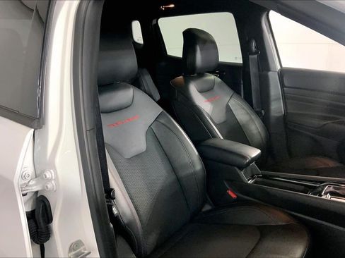 Used 2025 Jeep Compass Trailhawk AWD/4WD image 7