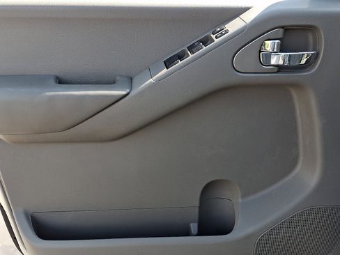 Used 2013 Nissan Frontier SV AWD/4WD image 12