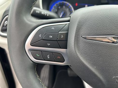 Used 2023 Chrysler Pacifica Touring-L FWD image 30