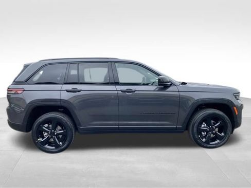 New 2025 Jeep Grand Cherokee Altitude image 8