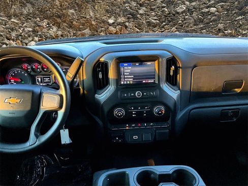 Used 2020 Chevrolet Silverado 1500 Custom w/ Custom Value Package image 6