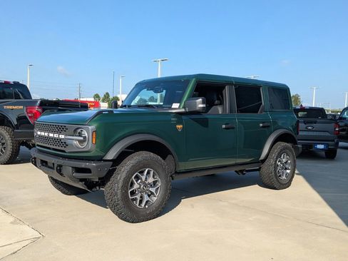 New 2025 Ford Bronco Badlands image 9