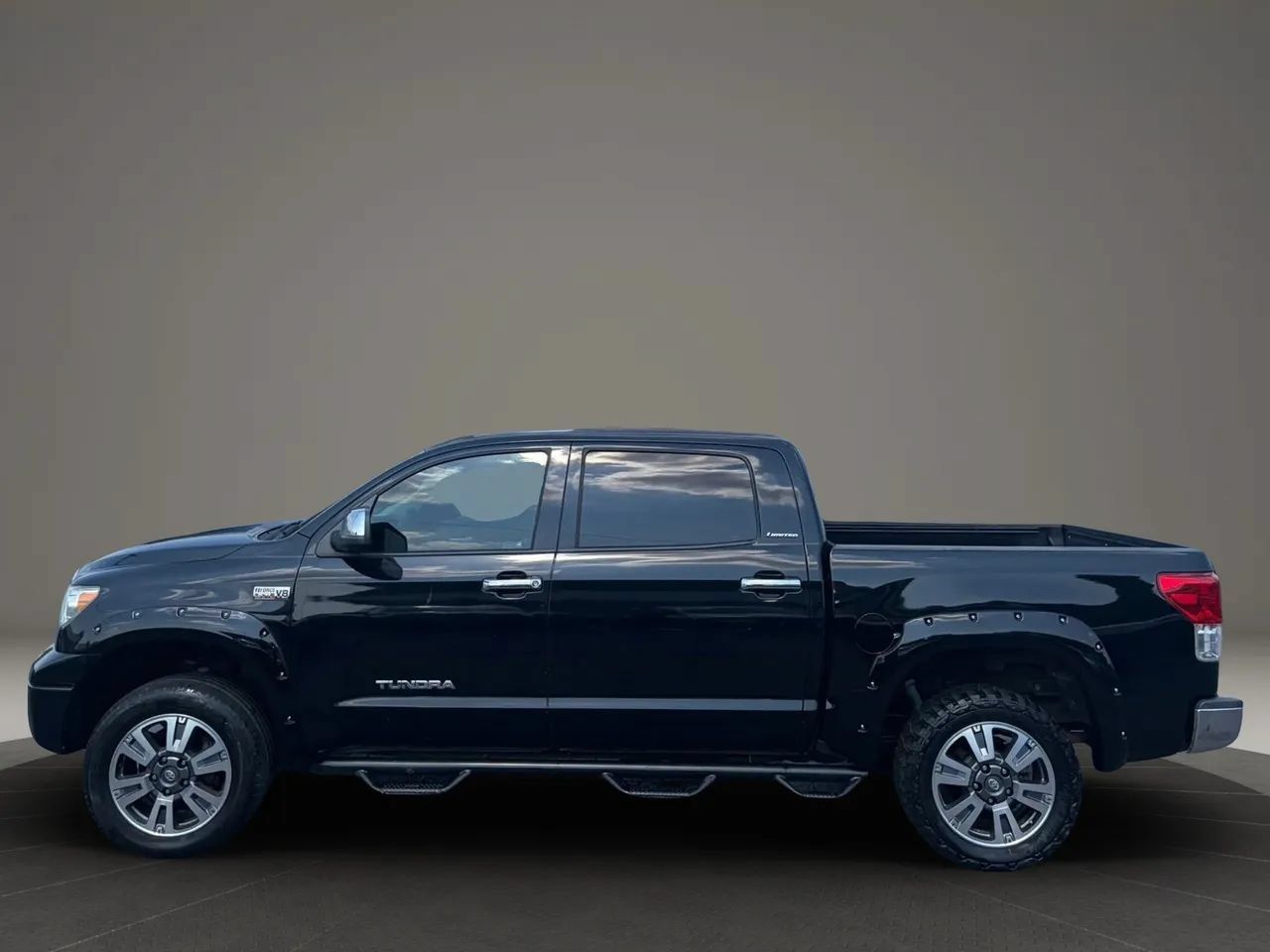 Used 2013 Toyota Tundra Limited w/ Memory Pkg AWD/4WD image 2