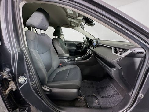 Certified 2020 Toyota RAV4 LE image 27