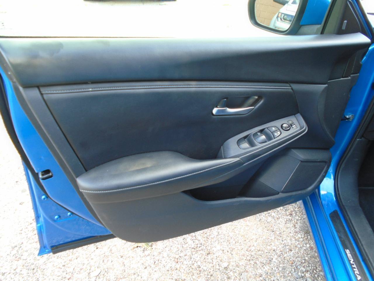 Used 2024 Nissan Sentra SV FWD image 8
