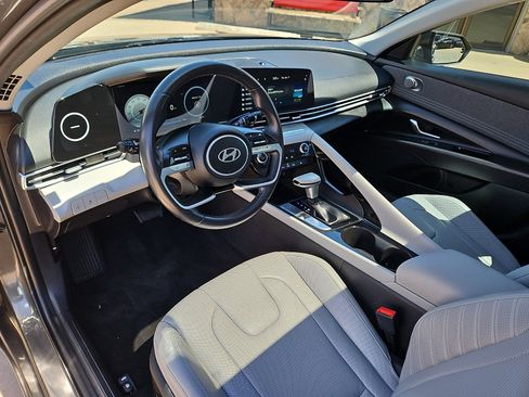 Used 2024 Hyundai Elantra Limited image 11