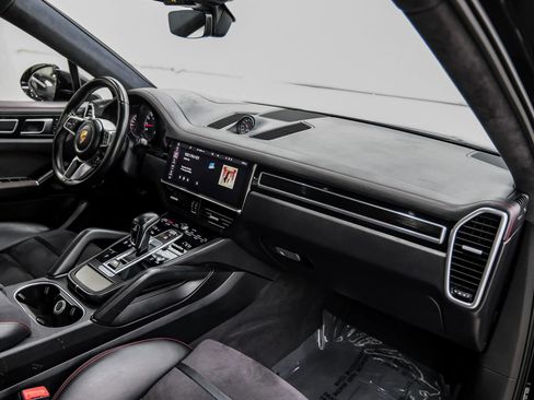 Used 2021 Porsche Cayenne GTS w/ Premium Package AWD/4WD image 13