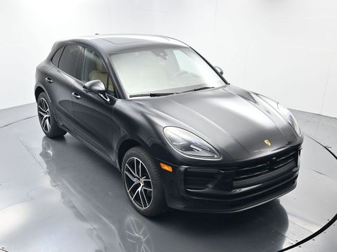 Certified 2024 Porsche Macan AWD/4WD image 40
