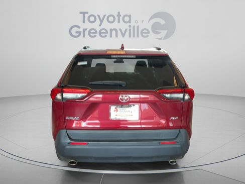 Used 2020 Toyota RAV4 XLE FWD image 5