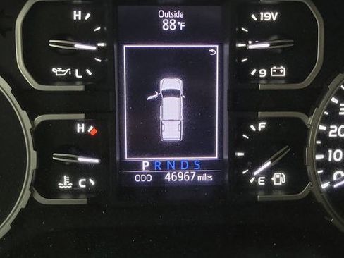Used 2018 Toyota Tundra Limited w/ Limited Premium Package AWD/4WD image 5