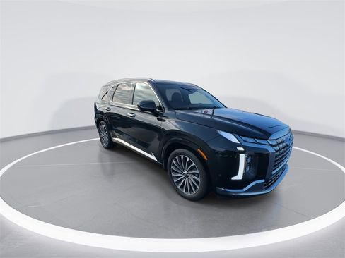 Used 2025 Hyundai Palisade Calligraphy image 2