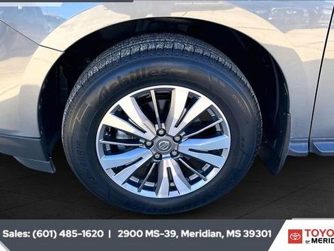 Used 2020 Nissan Pathfinder SV w/ Cargo Package image 7