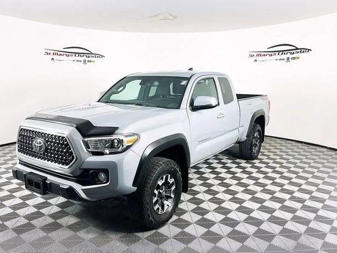 Used 2019 Toyota Tacoma TRD Off-Road image 4