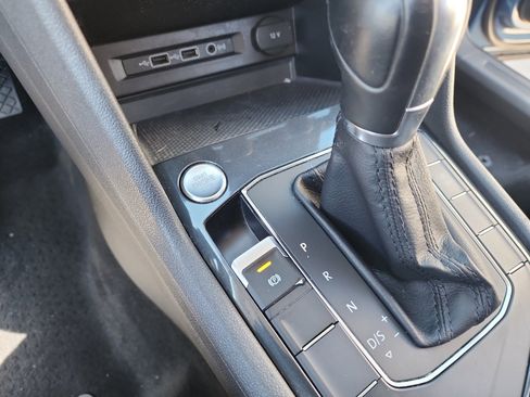 Used 2018 Volkswagen Tiguan SE image 30