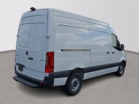 Used 2025 Mercedes-Benz Sprinter 2500 image 4
