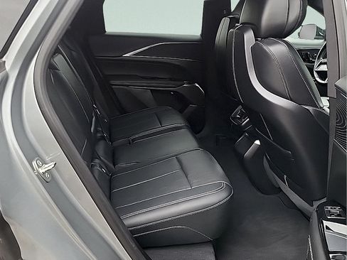 Certified 2024 Cadillac Lyriq Luxury AWD/4WD image 11