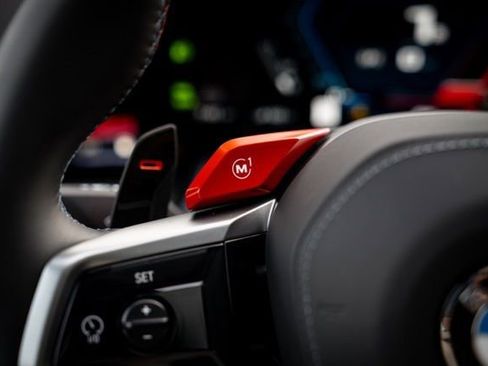 Used 2025 BMW M5 w/ Executive Package image 40