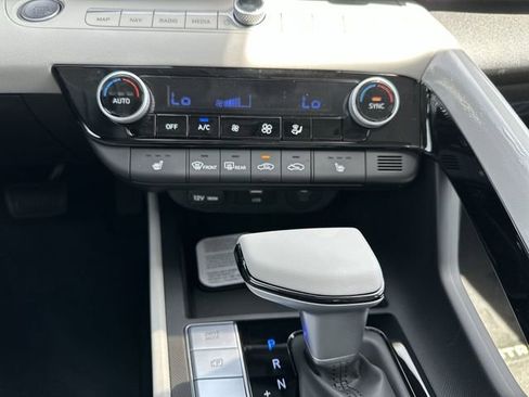New 2026 Hyundai Elantra Limited FWD image 25