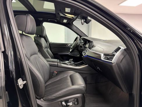 Used 2021 BMW X5 M50i w/ Executive Package image 10