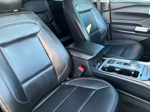 Used 2021 Ford Explorer XLT w/ Equipment Group 202A image 14