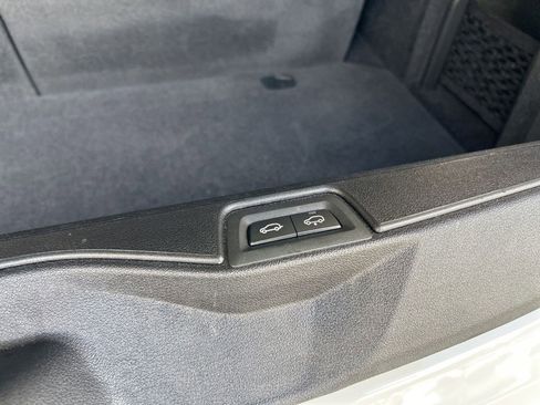 Used 2024 BMW X7 xDrive40i w/ Executive Package image 41