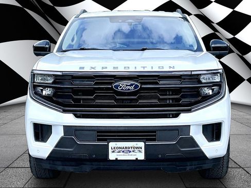 Used 2025 Ford Expedition Max Active RWD image 3
