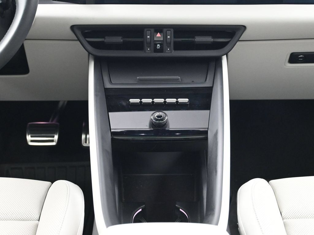Certified 2025 Porsche Macan 4S Electric AWD/4WD image 10