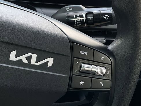 Used 2025 Kia K4 LXS image 23