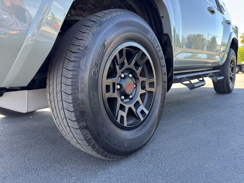 Used 2023 Toyota 4Runner TRD Off-Road Premium w/ Moonroof Package AWD/4WD image 18