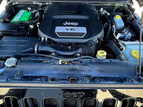 Used 2018 Jeep Wrangler Unlimited Sahara image 27