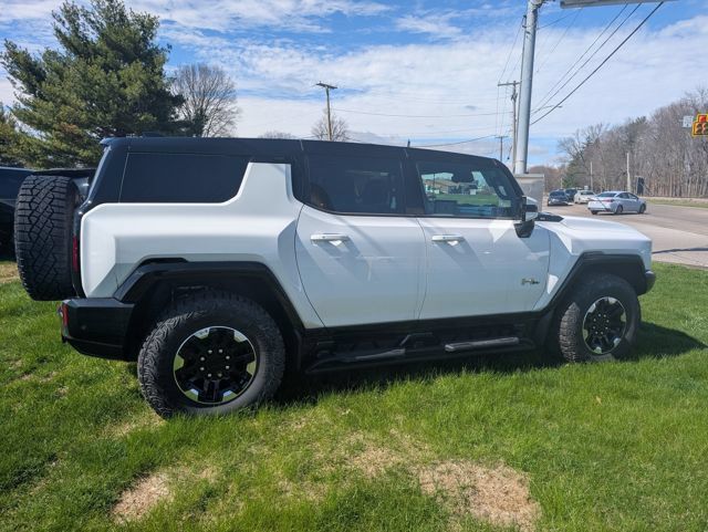 New 2024 GMC Hummer EV 2X w/ Extreme Off-Road Package AWD/4WD image 8
