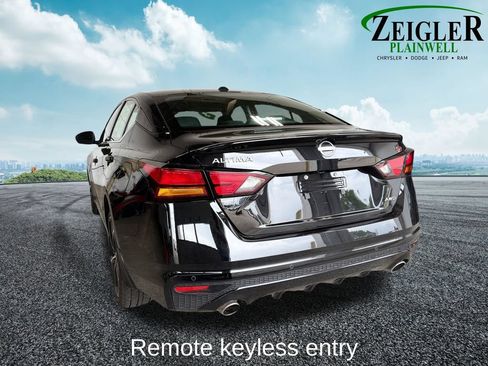 Used 2025 Nissan Altima 2.5 SR AWD/4WD image 4
