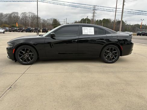 Used 2020 Dodge Charger SXT w/ Blacktop Package image 2