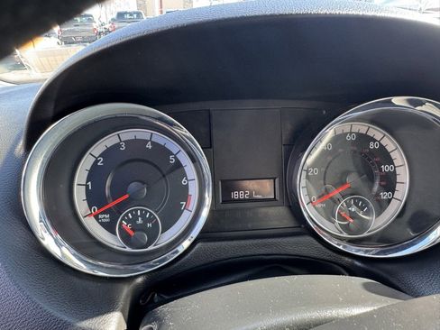 Used 2018 Dodge Grand Caravan SE w/ UConnect Hands-Free Group image 19