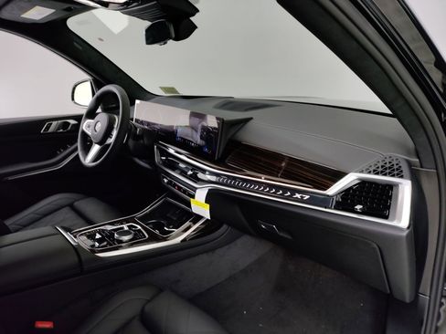 Used 2026 BMW X7 xDrive40i w/ M Sport Package image 24